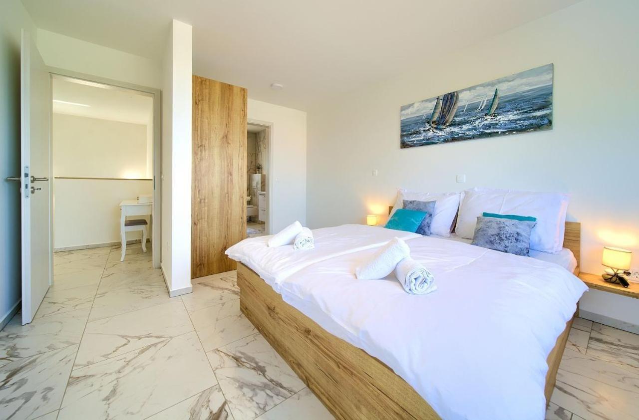 Holiday House Sea & Sun Residence Rasopasno Extérieur photo