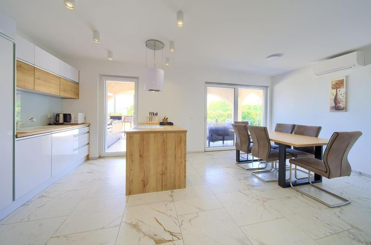 Holiday House Sea & Sun Residence Rasopasno Extérieur photo