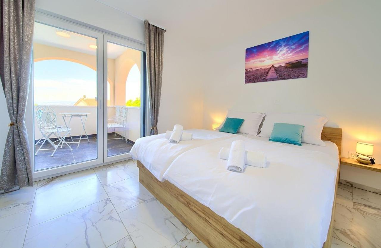Holiday House Sea & Sun Residence Rasopasno Extérieur photo